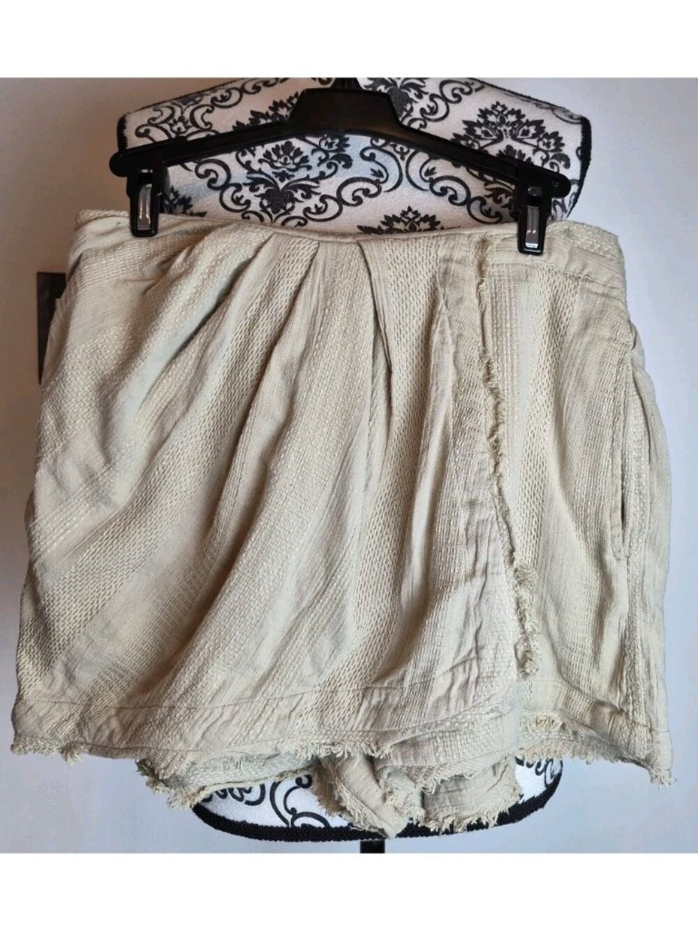 Free People Women's Waffle Textured Shorts Linen Blend Raw Hem Elastic Waist S